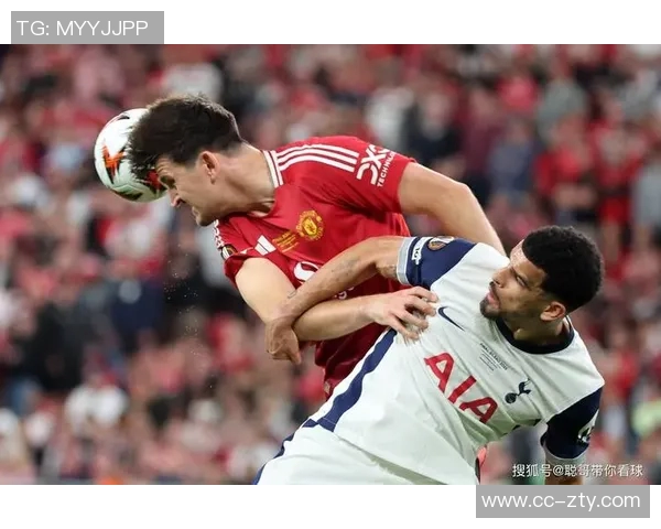 摩纳哥中场意外飞踹塔利亚菲科脖子引发场上混乱瞬间