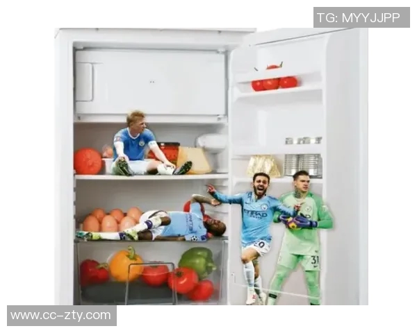 阿夫迪亚送迷你冰箱庆祝圣诞节与队友们共享节日快乐